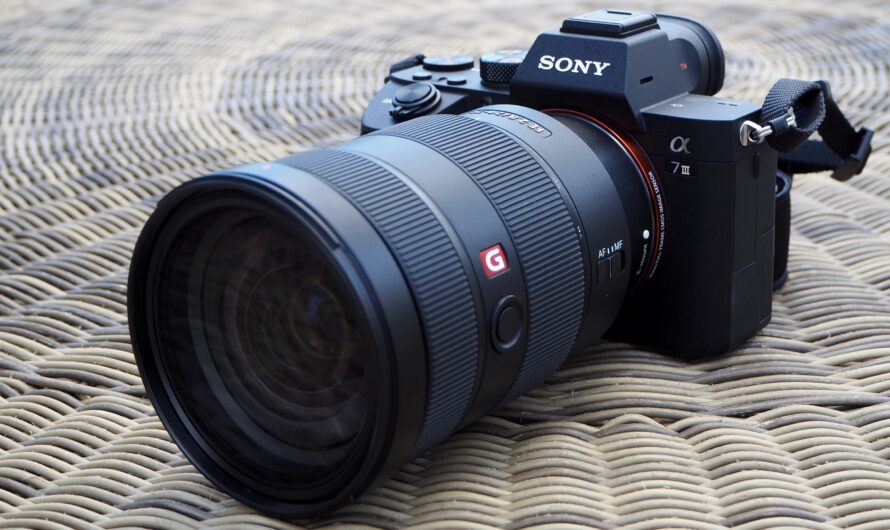 Полнокадровая выгодная сделка: приобретите Sony Alpha A7 III с фокусным расстоянием 28–70 мм уже сегодня на 500 долларов дешевле.